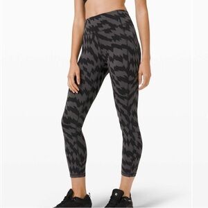NWT Lululemon Invigorate High-Rise Tight 25"
Voltage Graphite Grey Black‎ size 4